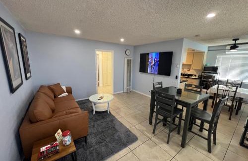 South Gate Apartment | 9621 San Juan - South Gate CA - Quick Drive to Hollywood & Beaches