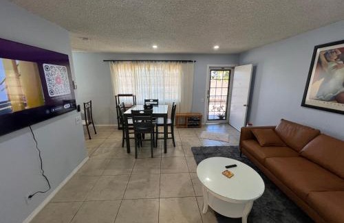 South Gate Apartment | 9621 San Juan - South Gate CA - Quick Drive to Hollywood & Beaches