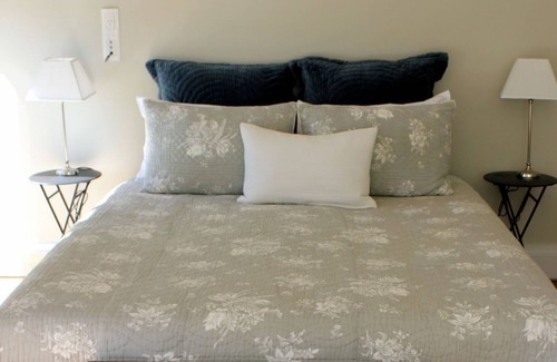 Cooks Beach Bed & Breakfast | 970 Lonely Bay Lodge