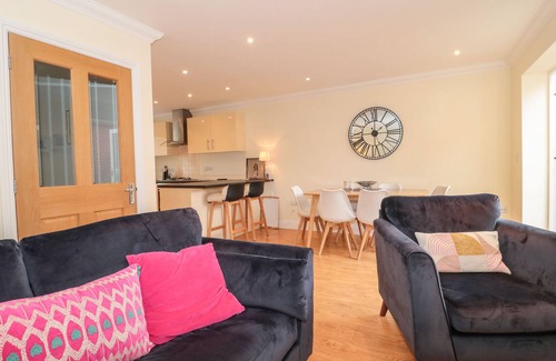Christchurch Cottage | 9A WICK LANE, family friendly, with a garden in Christchurch