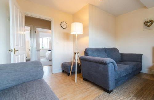 Swindon Apartment | 9FWC, 2 Bedroom Apartment, Sleeps 4, 2 Double beds, Parking