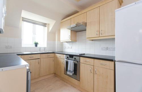 Swindon Apartment | 9FWC, 2 Bedroom Apartment, Sleeps 4, 2 Double beds, Parking