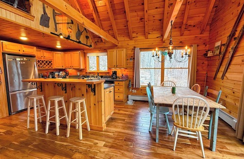Franconia Cabin | 9N Mountainside Cabin in Franconia Heights, Dog Friendly, Stunning Views!