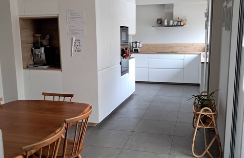 Laval House | A 1h15 de Paris, Grande Maison de Ville, Piscine Chauffée, Proximité Halage