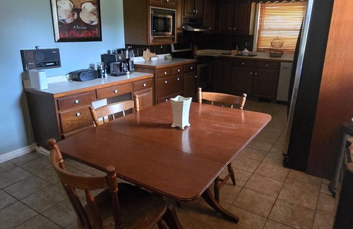 Georgetown House | A 2-bedroom house in Georgetown, close to downtown, fully fenced back yard.