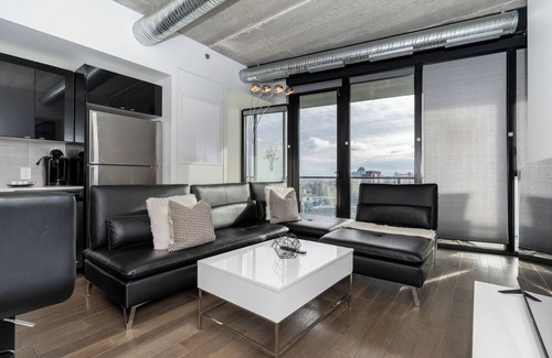 Downtown Winnipeg Condo | A 2 BR Unit in the Iconic Glasshouse Skylofts (1905)