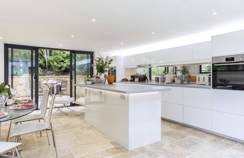 Southrop Cottage | A 5* Star Award winning Cotswold Cottage dating from 1670, with Eco credentials