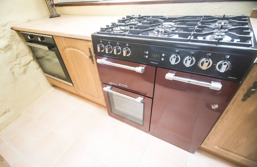 Teignmouth House | A 6 bedroom property, 2 minute walk to the sea front, beach and restaurants.