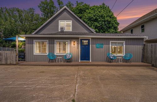 Bluffton House | A backyard oasis a block from the beach! Hot Tub, Tiki Bar, Ping Pong!