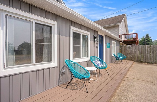 Bluffton House | A backyard oasis a block from the beach! Hot Tub, Tiki Bar, Ping Pong!