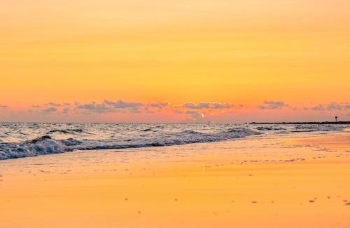 Long Beach House | A Beach Music Paradise by Oak Island Accommodations