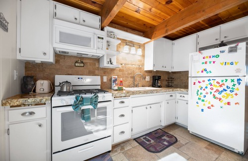 Big Bear Lake House | A Beary Happy Cabin - Walk to Lake & Village, Fireplace, Deck, Barbecue