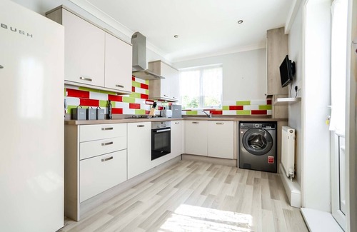 Cleethorpes House | A beautiful 3 bed semi detached house. Private driveway up to three vehicles.