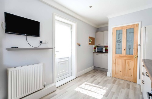 Cleethorpes House | A beautiful 3 bed semi detached house. Private driveway up to three vehicles.