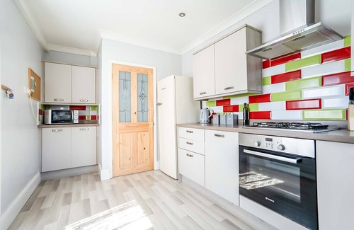 Cleethorpes House | A beautiful 3 bed semi detached house. Private driveway up to three vehicles.