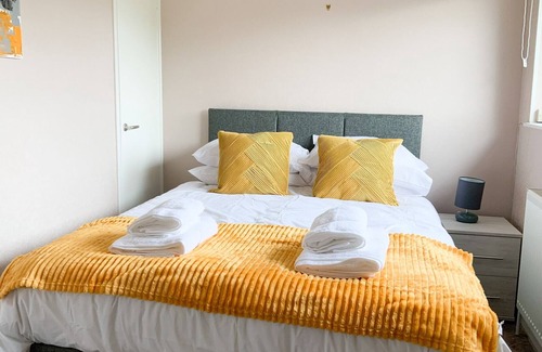 Hemel Hempstead House | A Beautiful 3 bedroom in Hemel Hampstead with free parking.