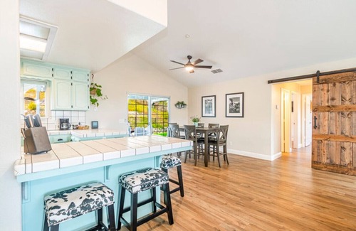 Oakhurst Villa | A beautiful and decorated Mountain Retreat with Hot Tub and Fast Wifi