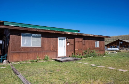 Almont House | A beautiful mountain getaway, great location, many outdoor opportunities!