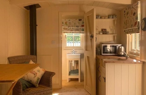 Hope Cottage | A Beautiful Shepherd's hut in a Stunning Location Near Castleton, Peak District