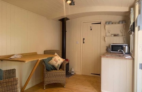 Hope Cottage | A Beautiful Shepherd's hut in a Stunning Location Near Castleton, Peak District