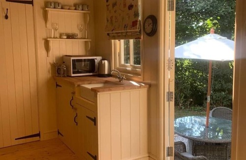 Hope Cottage | A Beautiful Shepherd's hut in a Stunning Location Near Castleton, Peak District