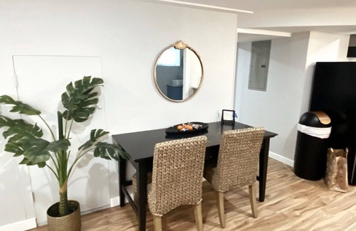 Albany House | A beautifully renovated spacious 2 bedroom apartment with King Beds