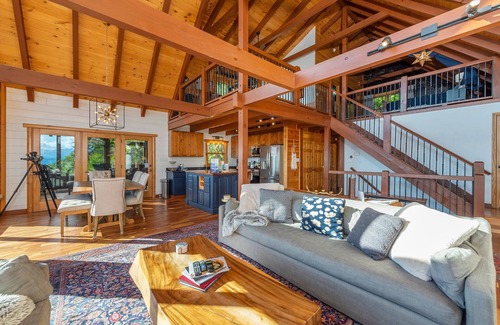 Old Fort Cabin | A Celestial Chalet | Pets, Hot Tub & Majestic Mountain Views!