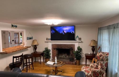 West Yarmouth House | A charm Cape house centrally located close to everything that Cape code offers