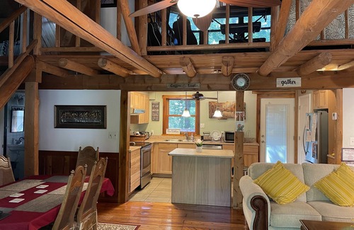 Trenton Cabin | A charming cabin tucked in the woods
