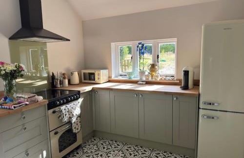 Cobham Villa | A charming cottage nestled in a peaceful woodland