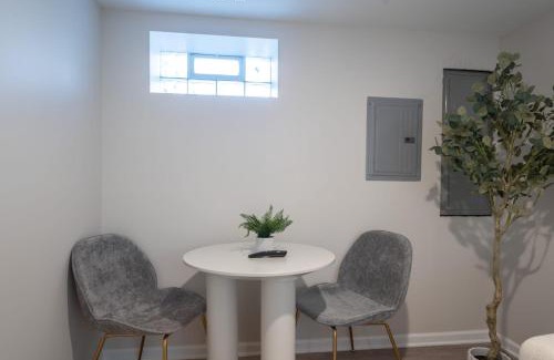 West Ridge Apartment | A Charming Modern Chic Basement Apartment