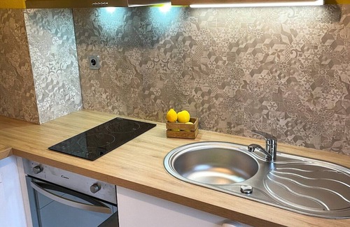 Yffiniac Cottage | A charming old farm, close the sea