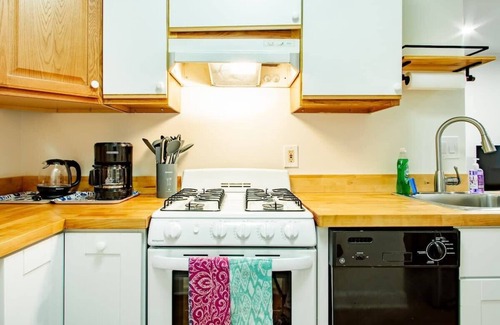 Dupont Circle Apartment | A Classy Corner of DC/Minutes walk to Dupont Circle