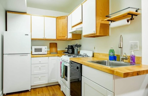 Dupont Circle Apartment | A Classy Corner of DC/Minutes walk to Dupont Circle