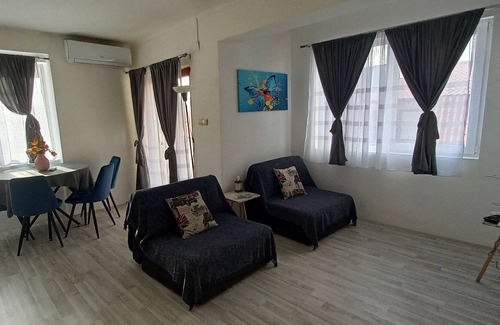 Bitola Apartment | A clean and comfortable apartment with private parking and balcony.