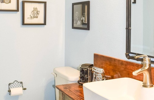 McMinnville House | A comfortable and peaceful retreat nestled in the foothills of the coast range.