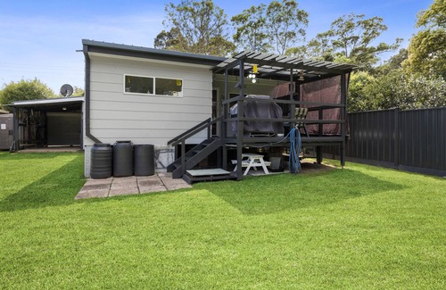 Batehaven House | A comfy place and only 600 metres to the beach. Dog friendly