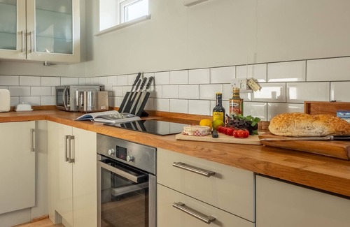 Snape Cabin | A contemporary, single-storey holiday retreat located in the heart of Snape within strolling distanc