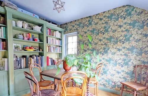 West Lavington Cottage | A cottage that sleeps 4 guests in 2 bedrooms