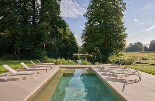 Itchen Abbas Cottage | A country house that sleeps 14 guests in 7 bedrooms