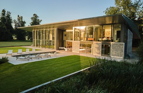 Itchen Abbas Cottage | A country house that sleeps 14 guests in 7 bedrooms