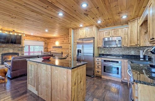 Marble Cabin | A cozy and bright cabin w/firepit close to many activities in the Smokies!
