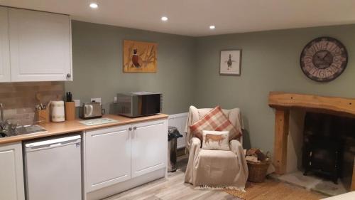 Perth House | A Cozy Bothy Retreat with Hot Tub