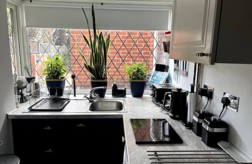 Great Barr House | A Cozy Room in House in Great Barr - Near M5/M6 - Parking - Garden