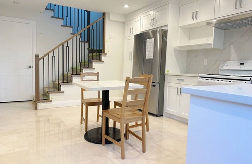 Arbutus Ridge House | A cozy second-floor room for staying (W)