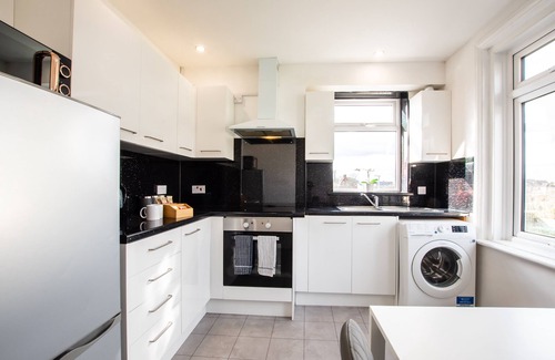 Swindon Apartment | A cozy two bedroom flat in heart of Swindon