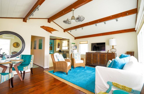 West Newport House | A Cut Above, Walk to it ALL, CLEAN, AC, Grill, WIFI