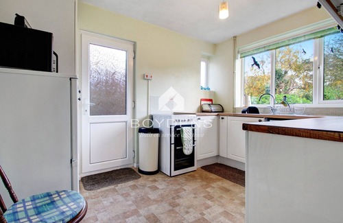 Frinton-on-Sea House | A delightful bungalow ideally located in a quiet tree-lined avenue and close to the seafront