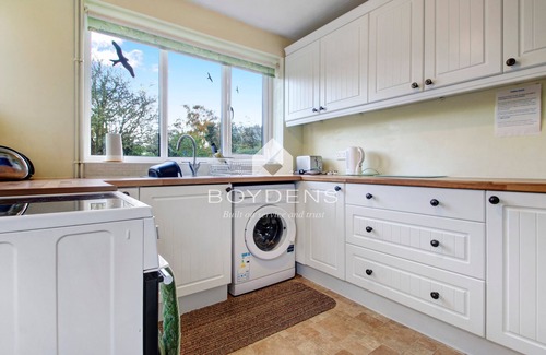 Frinton-on-Sea House | A delightful bungalow ideally located in a quiet tree-lined avenue and close to the seafront