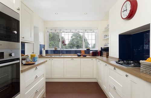 Bidford-on-Avon House | A delightful end of terrace house, set within the pretty town of Bidford-on-Avon